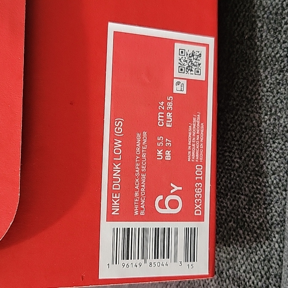Nike dunks "safety" size 6y - Picture 3 of 3